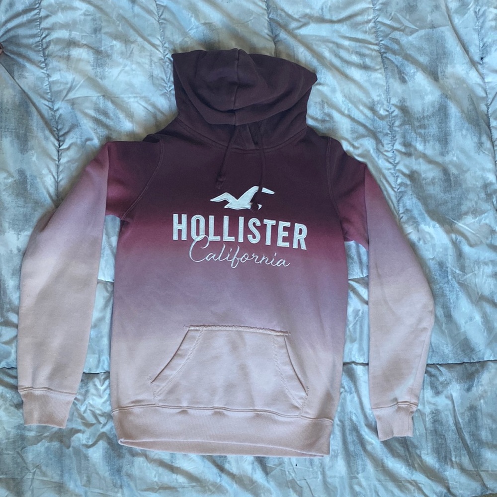 Hollister hoodie ombré from maroon to light pink, size small in men’s